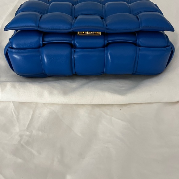 Cobalt blue Bottega Veneta Chain Cassette bag. - Picture 6 of 9